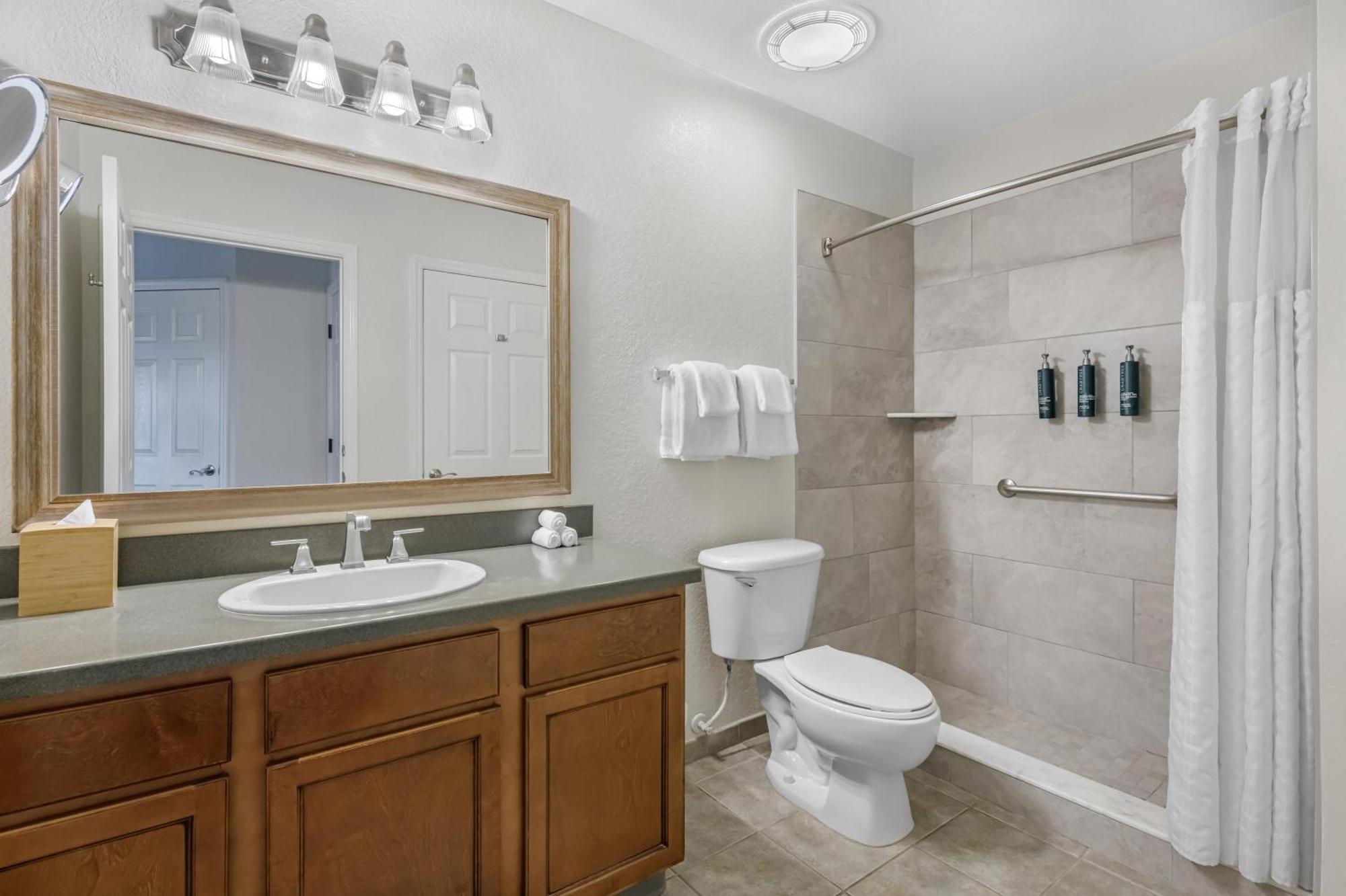One-Bedroom Suite Plus Golf Course View,1770479121:JPEG